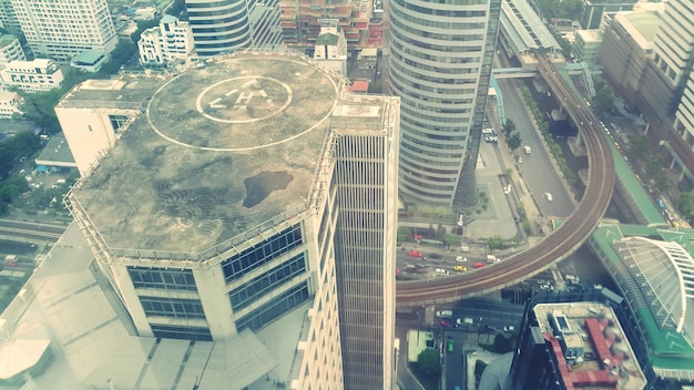 Foto vista di una struttura costruita in città