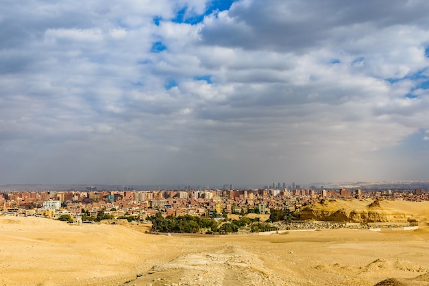 Вид на город Каир с плато Гиза