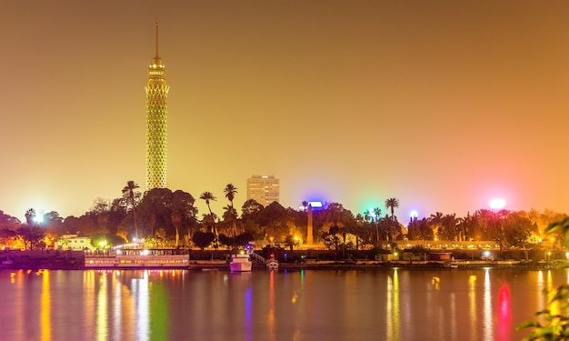 Photo view of the cairo tower in the evening egypt