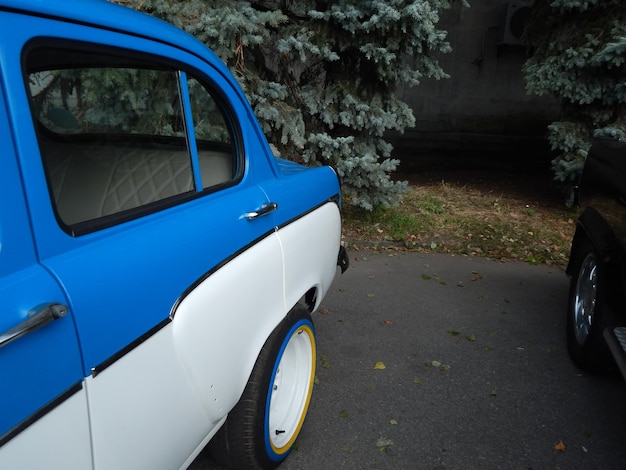 Photo view of car parked on road