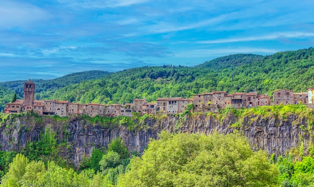 Vista di castellfullit de la roca girona spagna