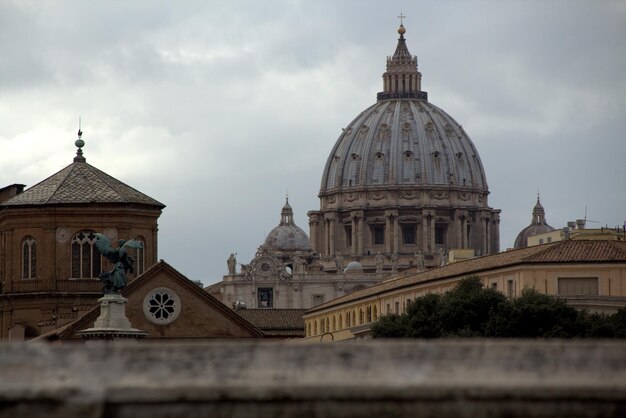 Foto vista della cattedrale contro il cielo