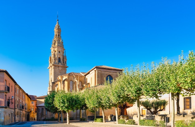 Photo view of the cathedral of santo domingo de la calzada, la rioja, spain.