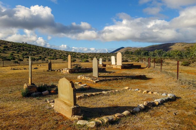 Foto vista del cimitero contro il cielo