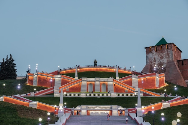 Photo view of chkalovskaya stairs in nizhny novgorod in the evening after sunset