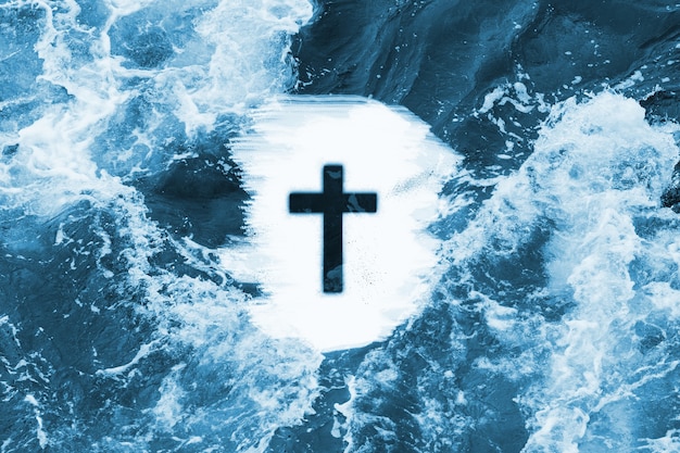 Photo view of christian cross with water background