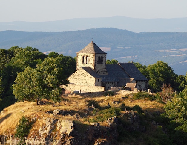 Photo view of church against mountain range