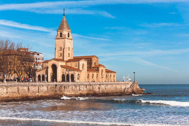 Vista della chiesa di gijon