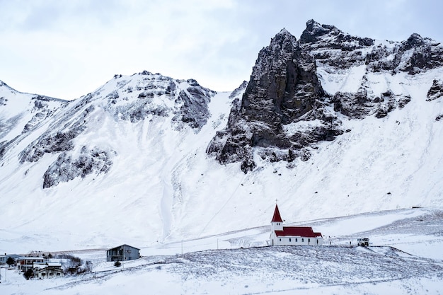 Veduta della chiesa di vik islanda