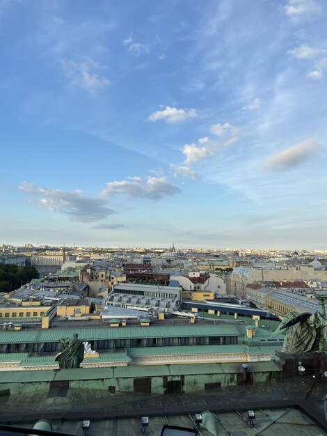 Вид на город с крыши ул. Людовик собор.