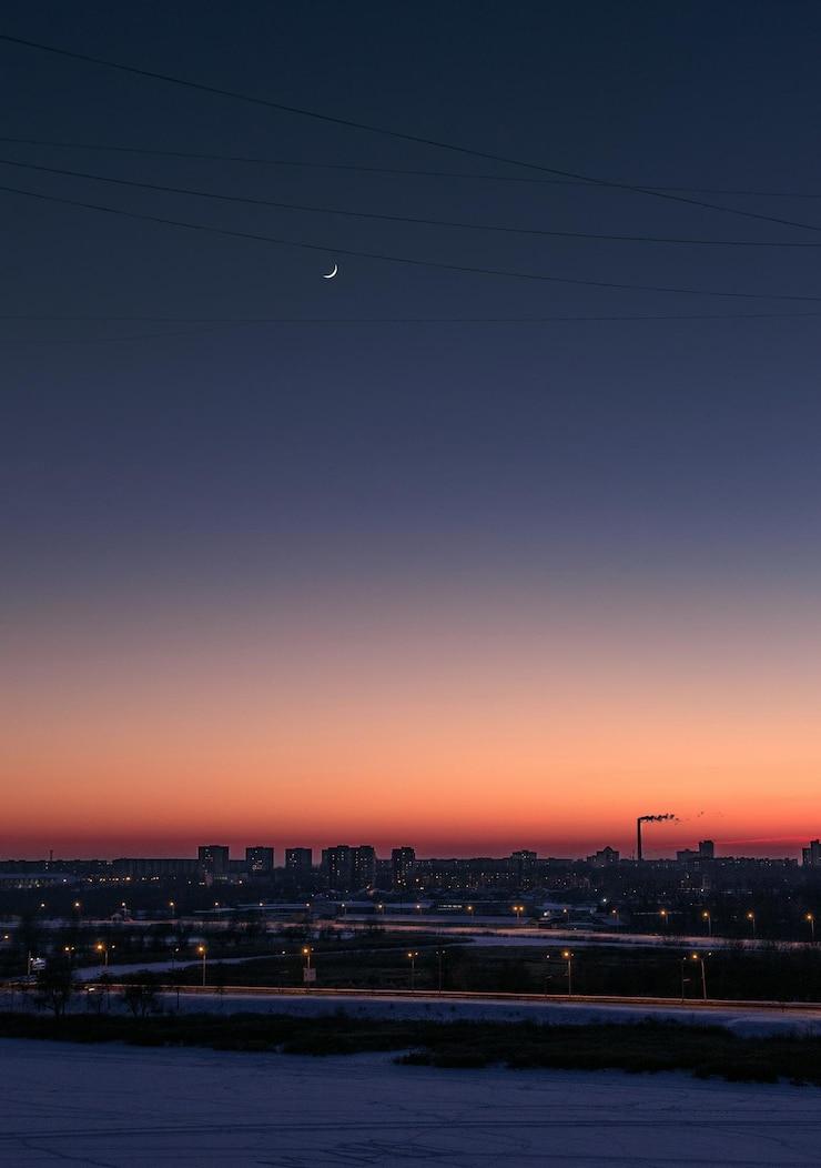 Photo view of city at night
