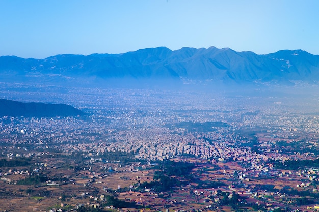 Photo a view of the city of quito from the air