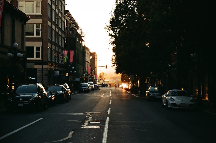 Photo view of city street