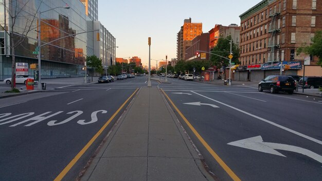 Foto vista della strada della città