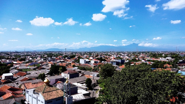 Photo view of city on summer