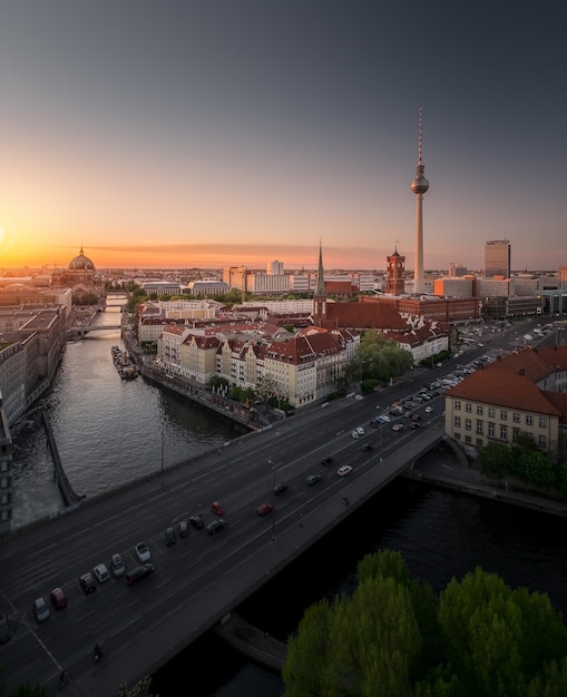 Photo view of cityscape against sky during sunset