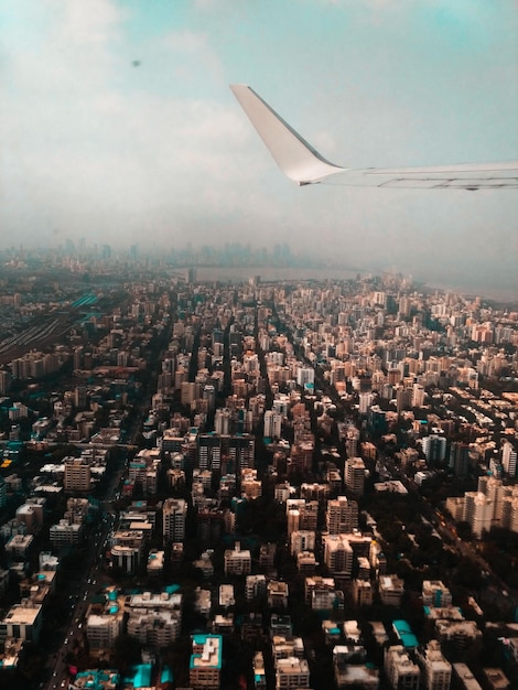 Foto la vista del paesaggio cittadino vista da un aereo