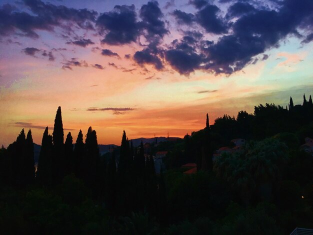 Foto la vista del paesaggio cittadino al tramonto