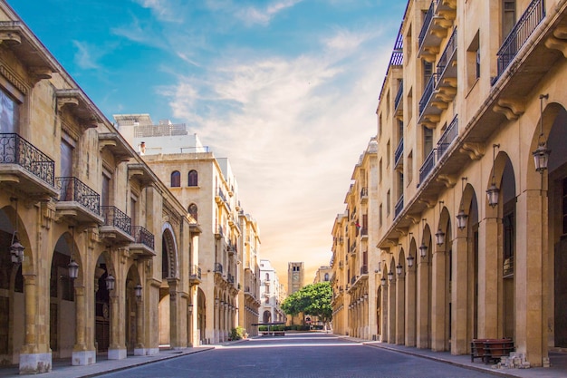 Photo a view of the clock tower in nejmeh square in beirut, lebanon