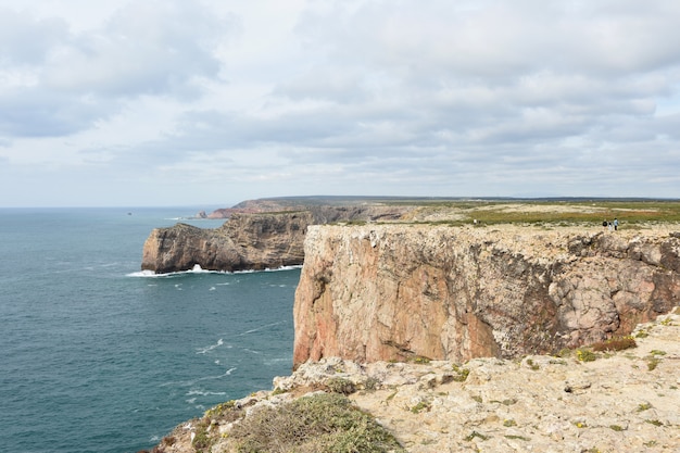 Photo view of the coast of cabo san vicente, algarve, portugal