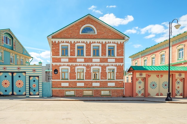 러시아 카잔(Kazan Russia)의 옛 타타르 정착촌(Old Tatar Settlement)에 있는 다채로운 옛 타타르 가옥의 전망