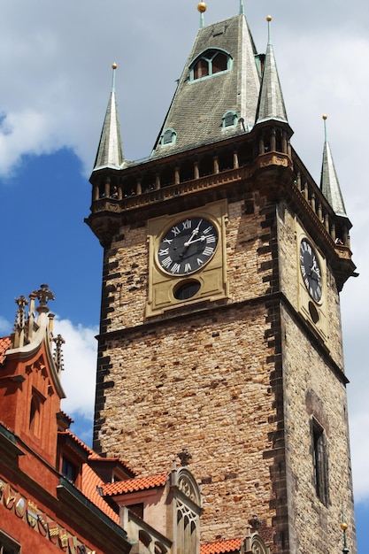 Foto vista della colorata città vecchia di praga dal ponte carlo c