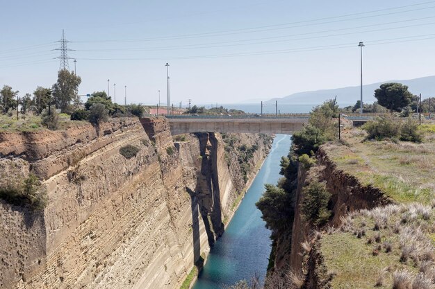 コリントス運河と橋の景色 ペロポネソス ギリシャ