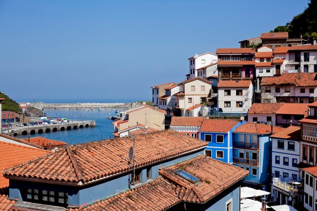 Photo view of cudillero fishing village with its typical houses and the port