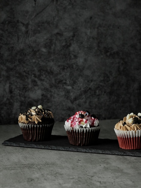 Photo view of cupcakes on plate