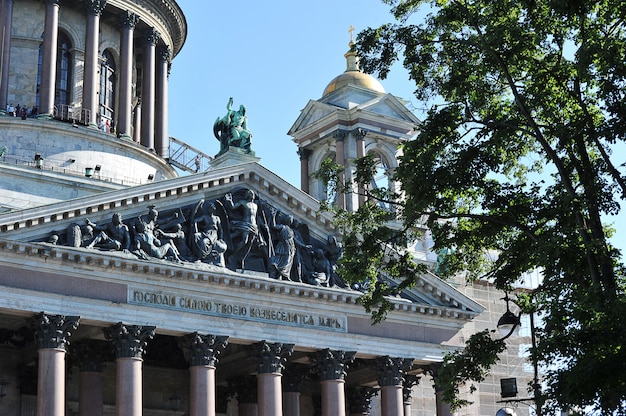 Photo view of the dome of st. isaac's cathedral in saint petersburg