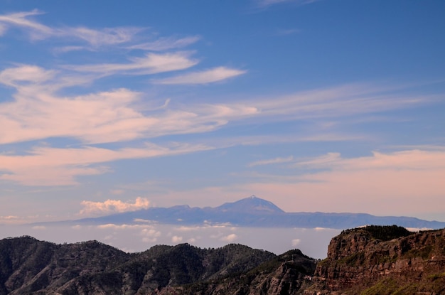 カナリア諸島スペイン グラン カンリア山脈からテネリフェ島のエル テイデ火山の眺め