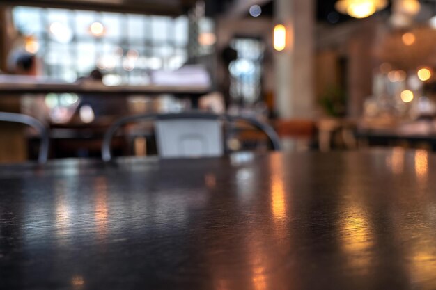 Photo view of empty chairs and table in restaurant