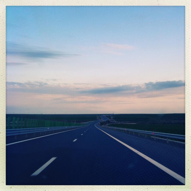 Photo view of empty road