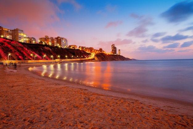 Veduta di netanya serale dalla spiaggia di sironit