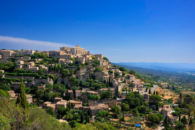 Vista del famoso villaggio di gordes in francia