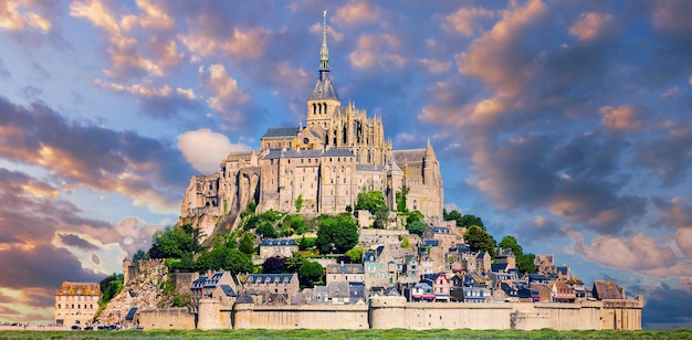 有名なモンサンミッシェル、フランス、ヨーロッパの眺め。