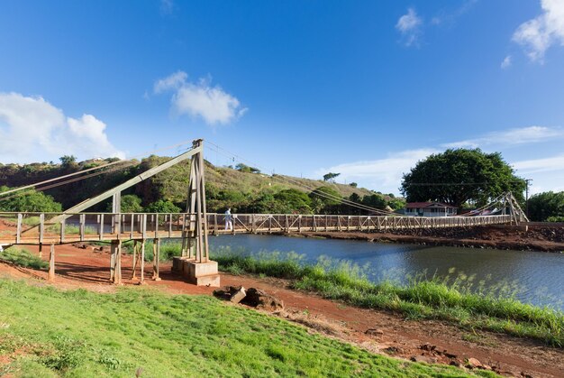 Вид на знаменитый качающийся мост в Ханапепе Кауаи.