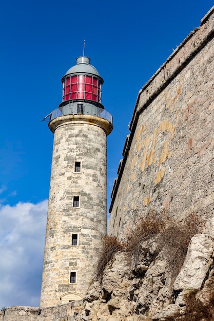 쿠바 하바나에 있는 모로 성(Morro Castle)의 파로 카스티요 델 모로(Faro Castillo del Morro) 등대 부분의 전망