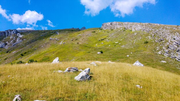 Foto vista dei campi contro il cielo