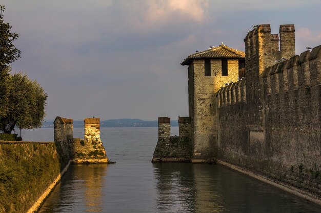 Photo view of fort against sky during sunset