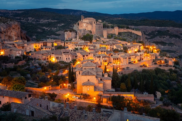 Alquezar에서 Huesca 지방, Aragon, 스페인에서 나라의 가장 아름다운 도시 중 하나에서 볼 수 있습니다.