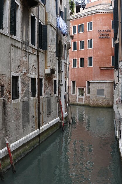 Foto vista da un ponte a venezia