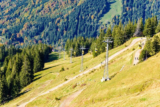 Hochgratbahn ケーブル鉄道の近くのオーバーシュタウフェン ババリア バイエルン ドイツの Hochgrat 山からの眺め
