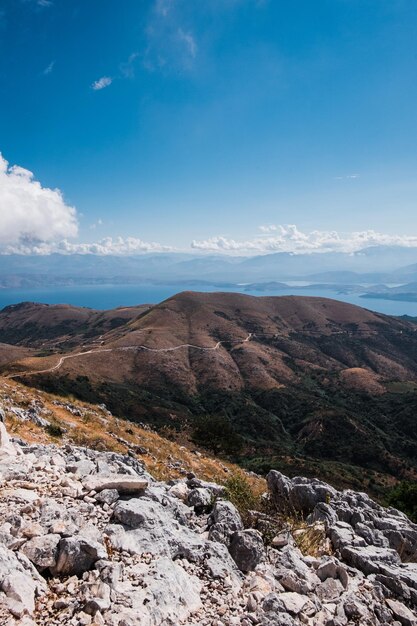 Photo view from pantokrator the highest mountain on corfu towards the ocean and albania