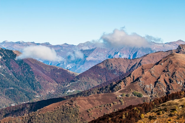 Photo view from the summit of monte lema on the swiss and italian alps