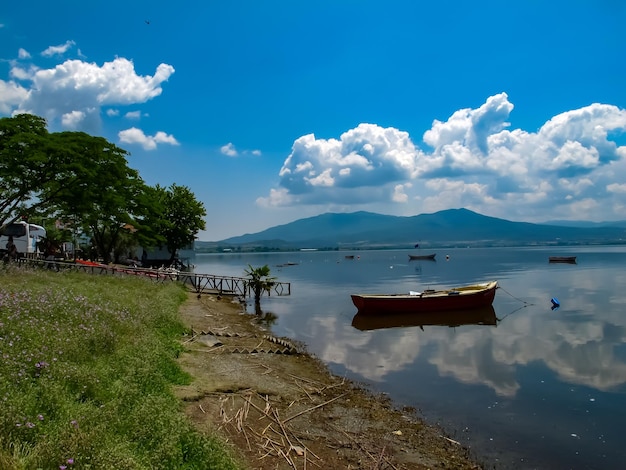 Photo a view from volvi lake on a sunny day