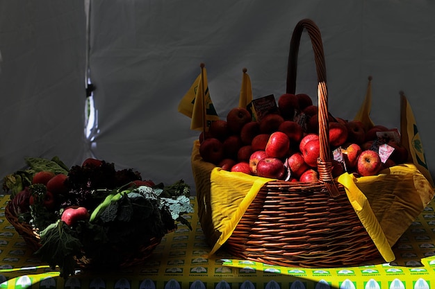 Photo view of fruits at night