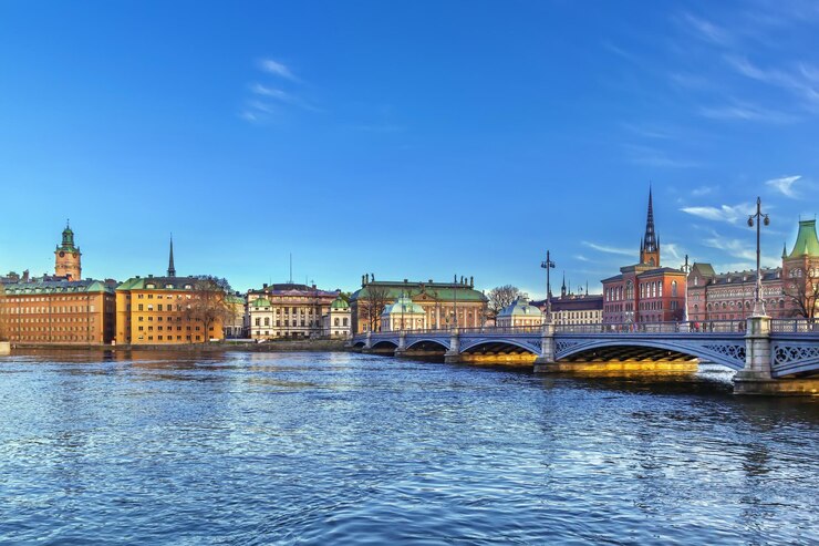 Photo view of gamla stan and riddarholmen from city hall in stockholm sweden