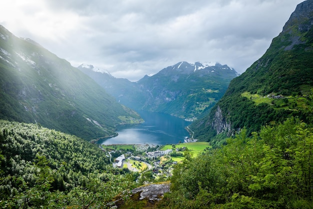 게이랑에르(Geiranger)와 게이랑게르피오르(Geirangerfjord)의 전망