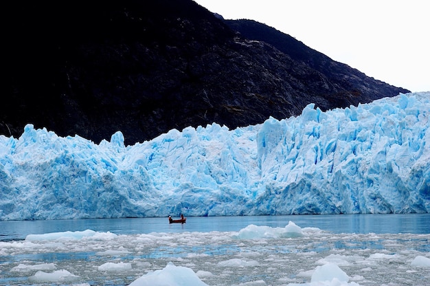 湖の氷河の景色